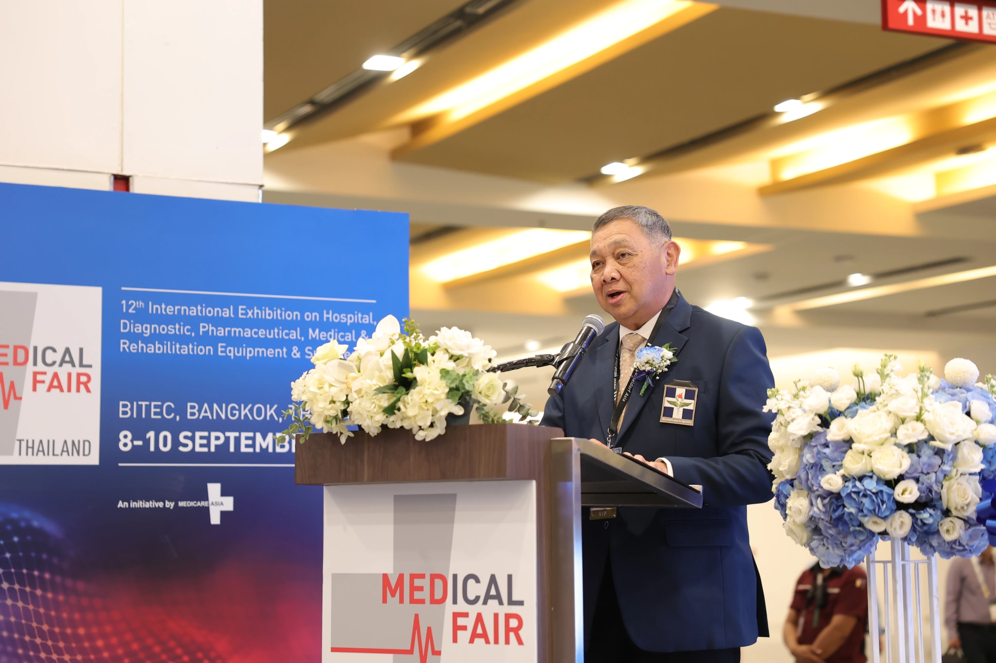 Buyer meeting photography at a medical and healthcare exhibition